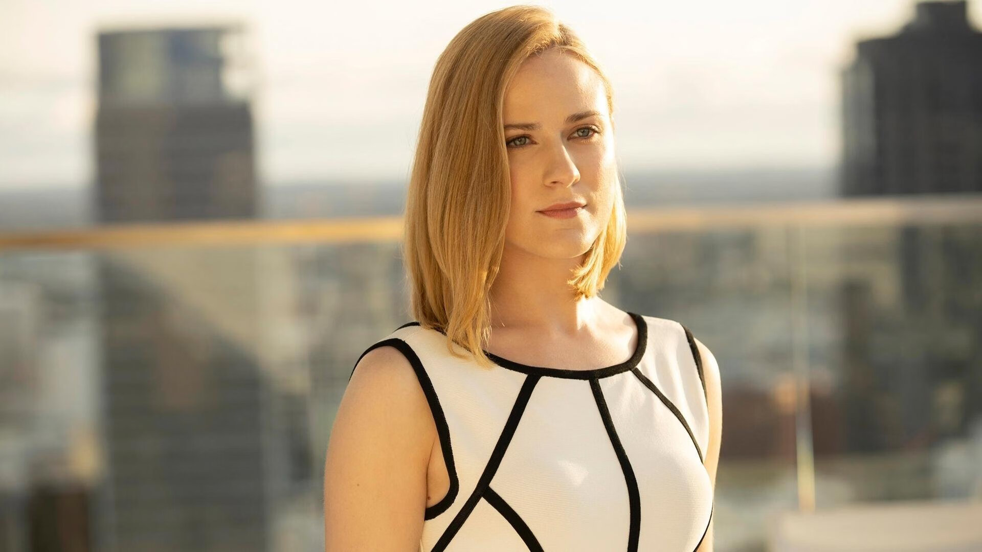 开云体育链接-恩比德篮下脚步灵活连续打成高难度进攻，恩比德复出首战砍下24分8板2助3帽